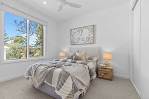 4 bedrooms, iron/ironing board, WiFi, bed sheets - Southside Sanctuary Architectural Retreat by Beach (Frankston South)