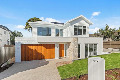 Southside Sanctuary Architectural Retreat by Beach