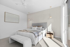 4 bedrooms, iron/ironing board, WiFi, bed sheets