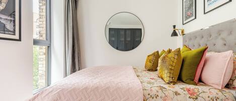2 bedrooms, iron/ironing board, travel cot, WiFi