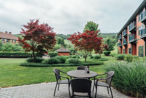 Ski-In/Ski-Out Mountain Creek 2BR | Renovated | Pool, Hot Tub, Fireplace