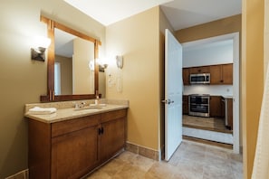 Coffee/tea maker, fridge, microwave, oven - Ski-In/Ski-Out Mountain Creek 2BR | Renovated | Pool, Hot Tub, Fireplace (Vernon Township)