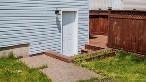 Exterior detail - Entire Apt, Free parking [Middle Sackville] (Middle Sackville)