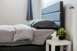 2 bedrooms, iron/ironing board, WiFi, bed sheets
