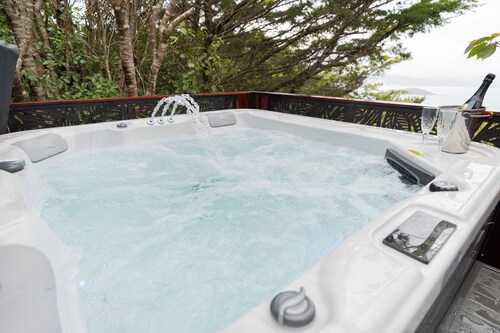 Pukehuia Paradise – Private Spa Retreat with Wellington Harbour Views