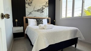 3 chambres, fer et planche à repasser, Wi-Fi, draps fournis