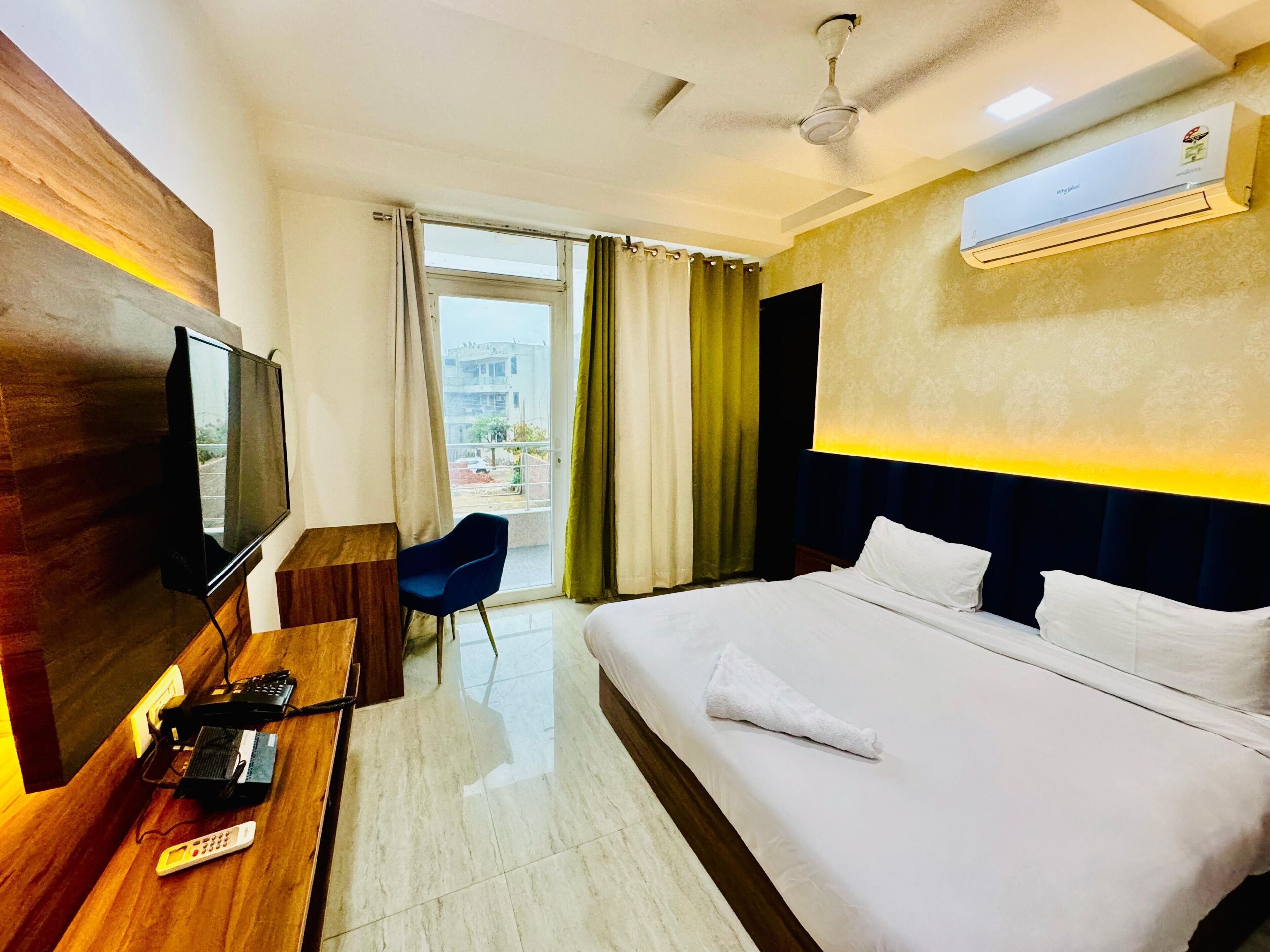 Desk, free WiFi, bed sheets
