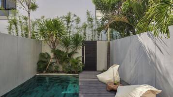 Vila superluxo, 3 quartos, piscina particular, vista para o jardim | Piscina | Piscina externa