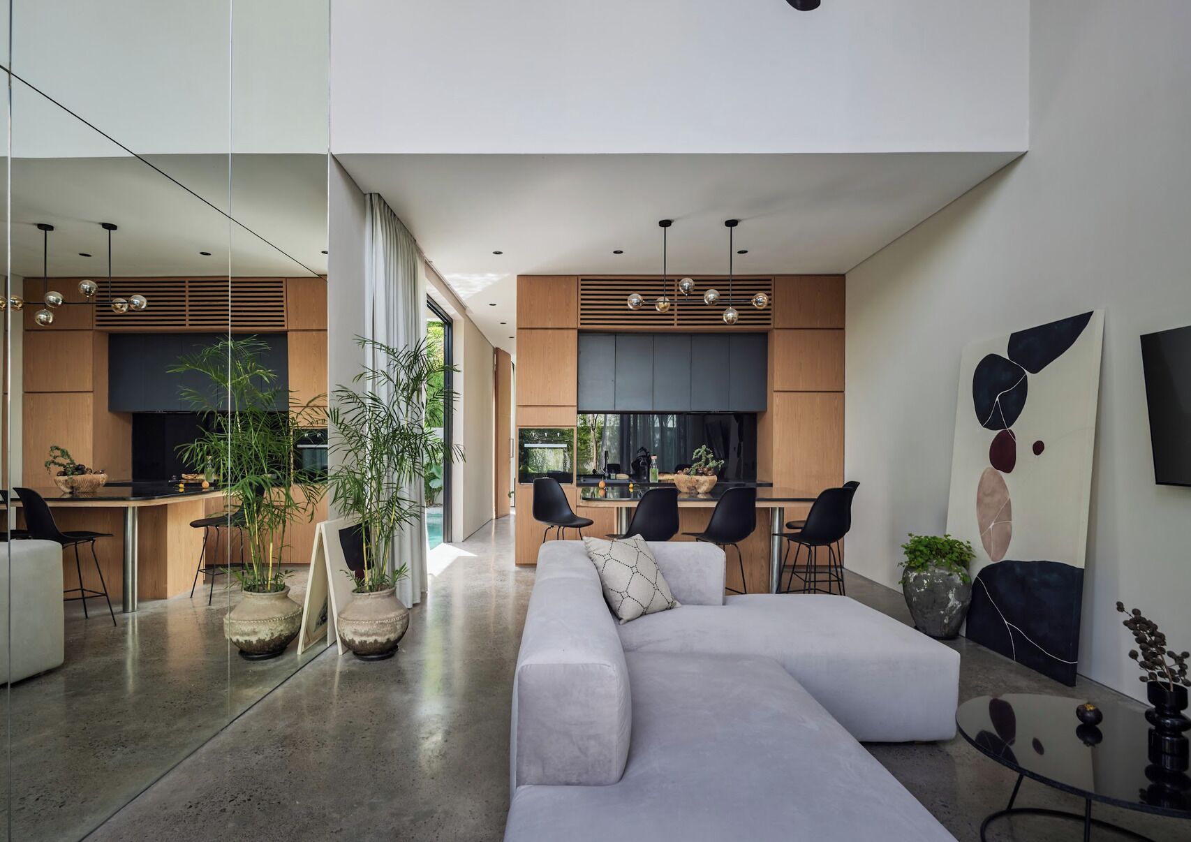 Vila superluxo, 3 quartos, piscina particular, vista para o jardim | Área de estar | Smart TV 50 polegadas com canais digitais
