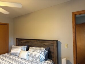 4 bedrooms, WiFi, bed sheets - 4- bedroom house East Lake Okoboji (Spirit Lake)