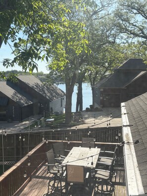 Outdoor dining - 4- bedroom house East Lake Okoboji (Spirit Lake)