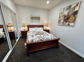 Room - Views @ Four Winds (Taupō)