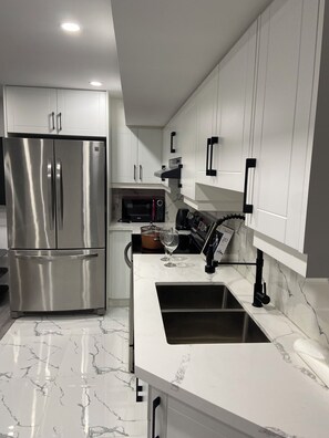Private kitchen - Entire home in Brampton, Canada
2 guests1 bedroom1 bed1 bath (Brampton)