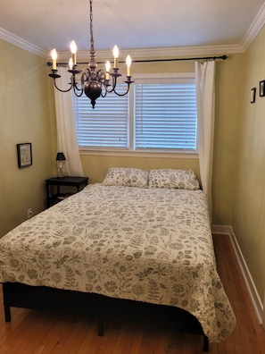 3 bedrooms, desk, iron/ironing board, travel cot - Central premium home with sauna, deck, and jet tub. (Greater Sudbury)