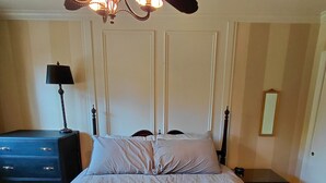 3 bedrooms, desk, iron/ironing board, travel crib