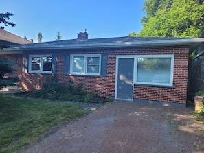 Exterior - Central premium home with sauna, deck, and jet tub. (Greater Sudbury)