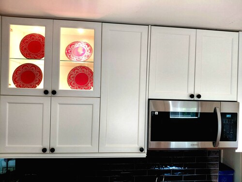 Central 3BR Oasis: Private 5 Person Sauna , Spa Bath & Yard [Sleeps 7, 4 Beds]