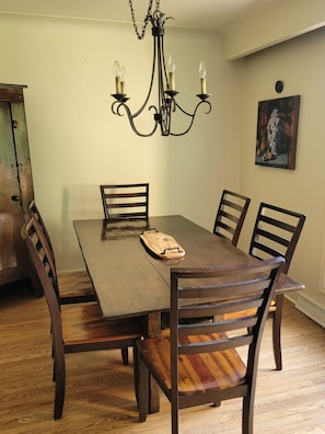 Dining - Central premium home with sauna, deck, and jet tub. (Greater Sudbury)