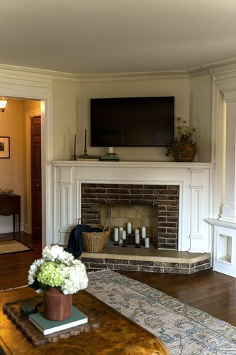 Furnished Victorian Near Regions & United Hospital - Newly Remodeled 2-Bedroom