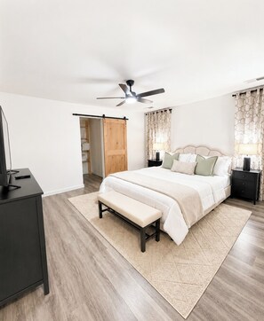 3 habitaciones, tabla de planchar con plancha, wifi y ropa de cama