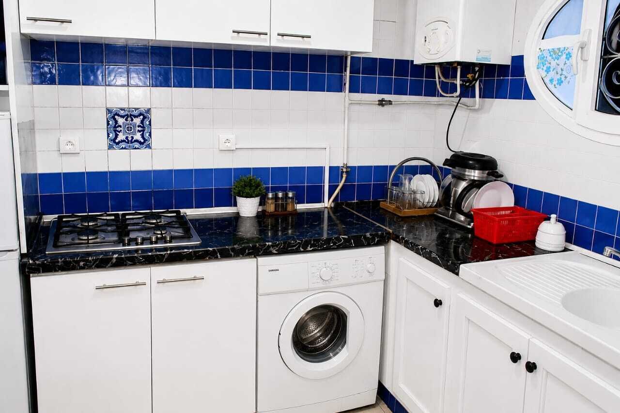 Full-sized fridge, stovetop, cookware/dishes/utensils