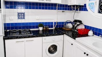 Full-sized fridge, stovetop, cookware/dishes/utensils
