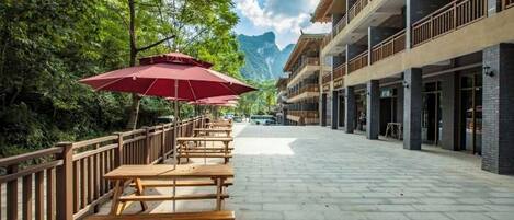 Tempat makan outdoor