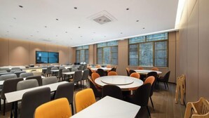 A conference room with multiple tables and chairs, large windows, and a flat-screen TV. - Libo Daqikong Bamboo Garden Boutique Hotel (East Gate Ticket Hall Store of Xiaoqikong Scenic Area) (Libo)