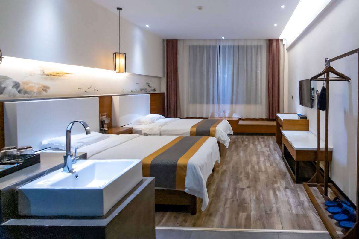 Standard-Zweibettzimmer, Nichtraucher | Daunenbettdecken, Schreibtisch, Verdunkelungsvorhänge, kostenloses WLAN