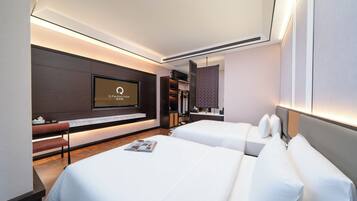Deluxe Twin kamer, uitzicht op tuin | Luxe beddengoed, donsdekens, een minibar, een bureau