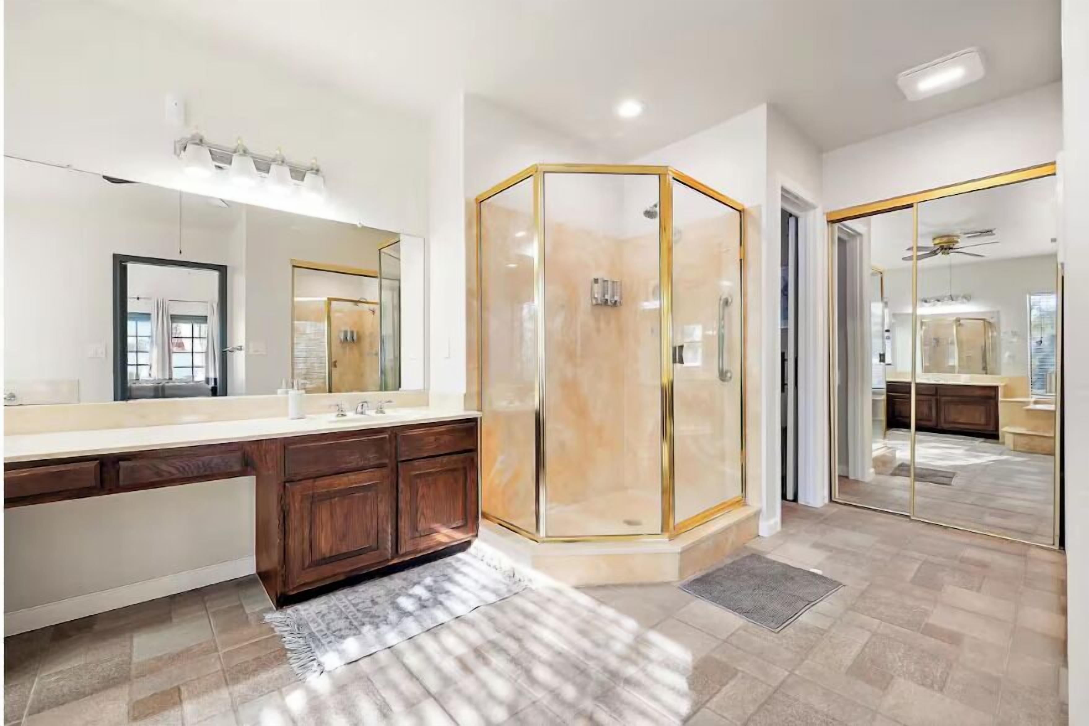 En Suite Bathroom 1 - Tub, Shower & double vanities