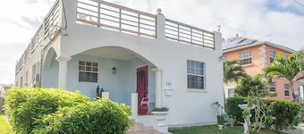 Relaxing  3-bedroom home with flex-space AC and charming roof deck ocean view