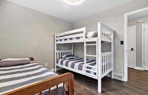 3 bedrooms, iron/ironing board, WiFi, bed sheets