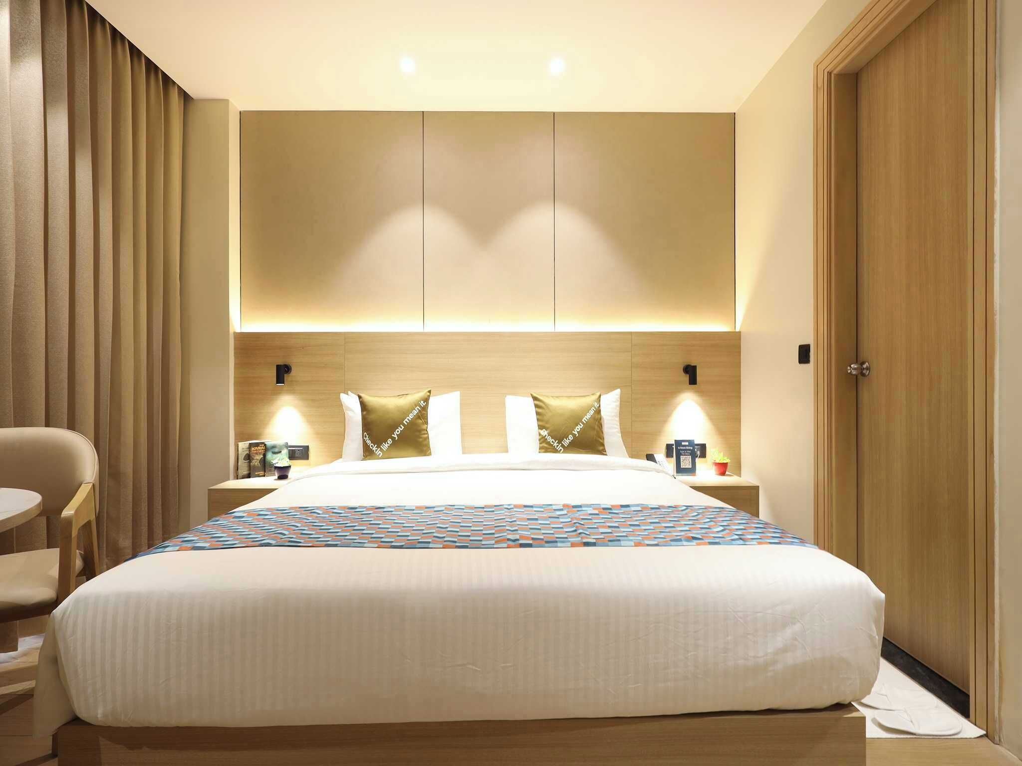 Desk, free WiFi, bed sheets