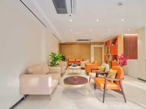 32-inch flat-screen TV with cable channels - Palette Hotel Millennium City (Gurugram)