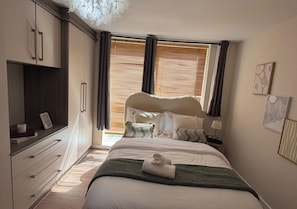2 bedrooms, WiFi, bed sheets - Sleeps4-FreeParking-NearEtihad-Manchester (Manchester)