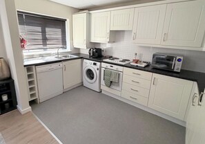 Fridge, microwave, oven, stovetop - Sleeps4-FreeParking-NearEtihad-Manchester (Manchester)
