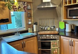 Coffee/tea maker, fridge, microwave, oven - 2 Bed Caravan Sleeps 4 with Parking and Balcony (Jedburgh)