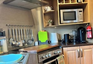 Coffee/tea maker, fridge, microwave, oven