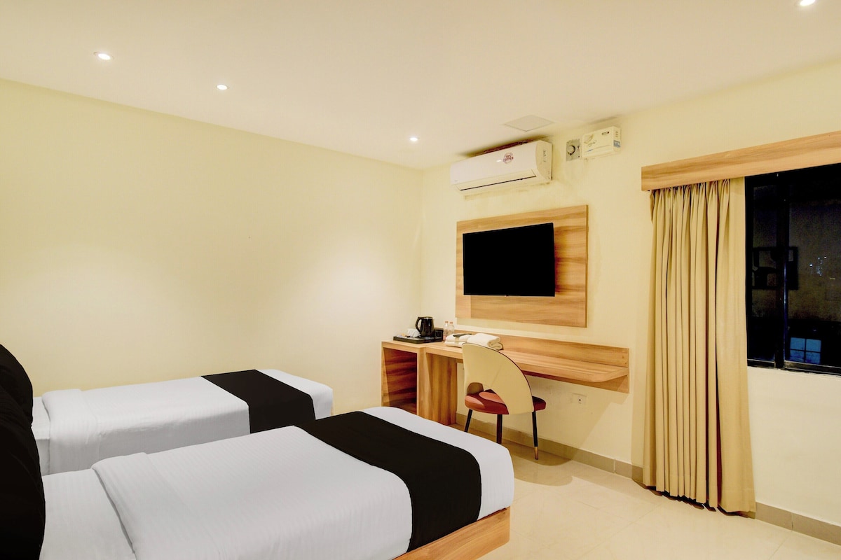 Desk, free WiFi, bed sheets