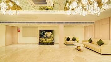 Coin salon dans le hall
