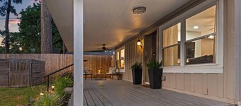 Cypress Cove Waterfront Pickleball Hot tub
