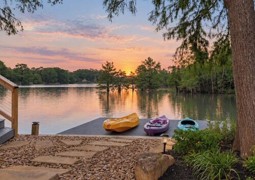 Cypress Cove  Waterfront Pickleball  Hot tub