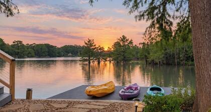 Cypress Cove Waterfront Pickleball Hot tub
