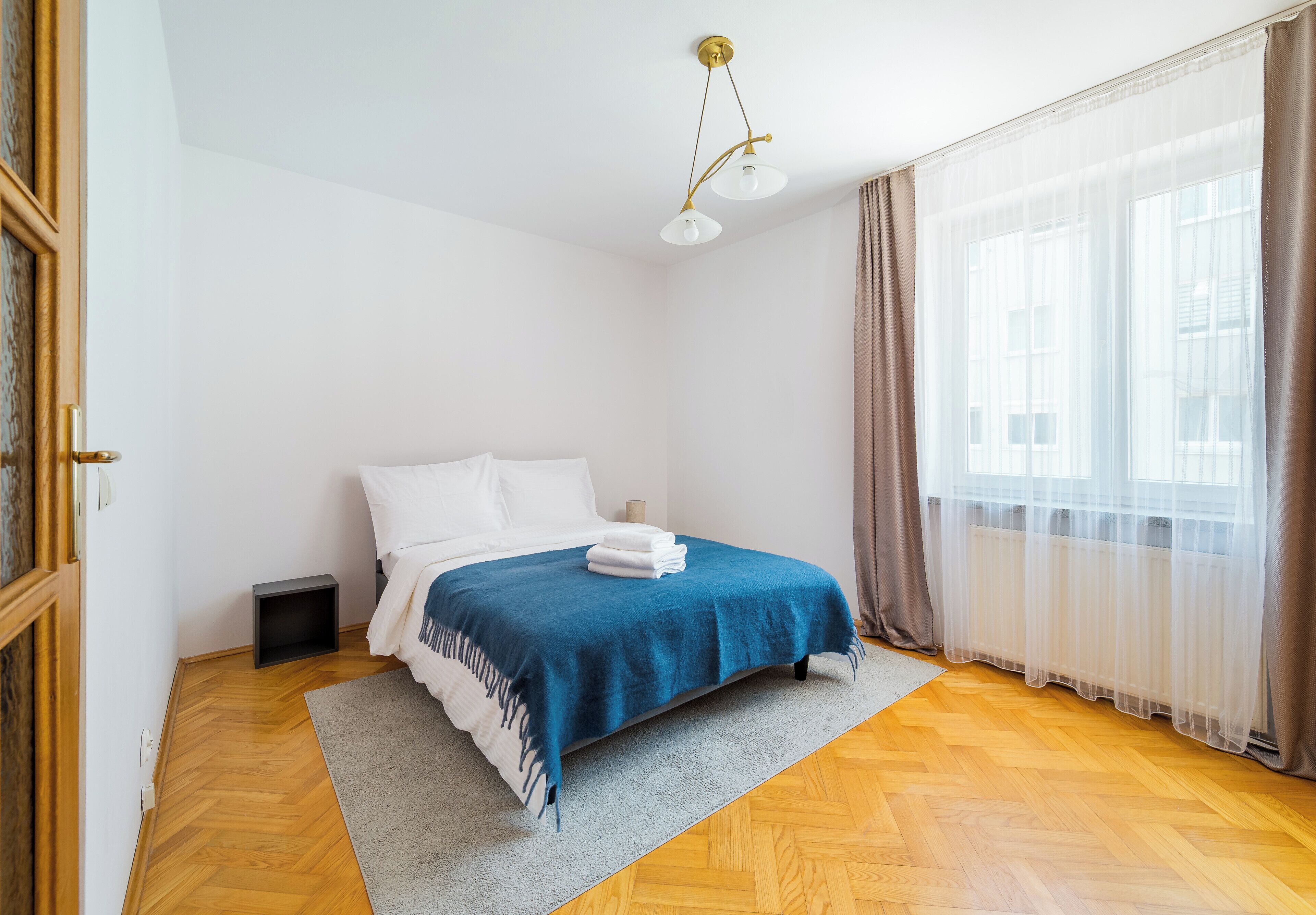 Iron/ironing board, WiFi, bed sheets