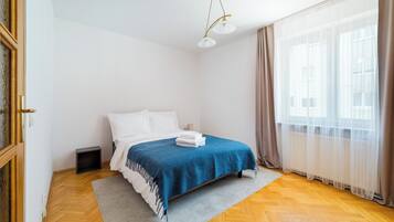 Iron/ironing board, WiFi, bed sheets