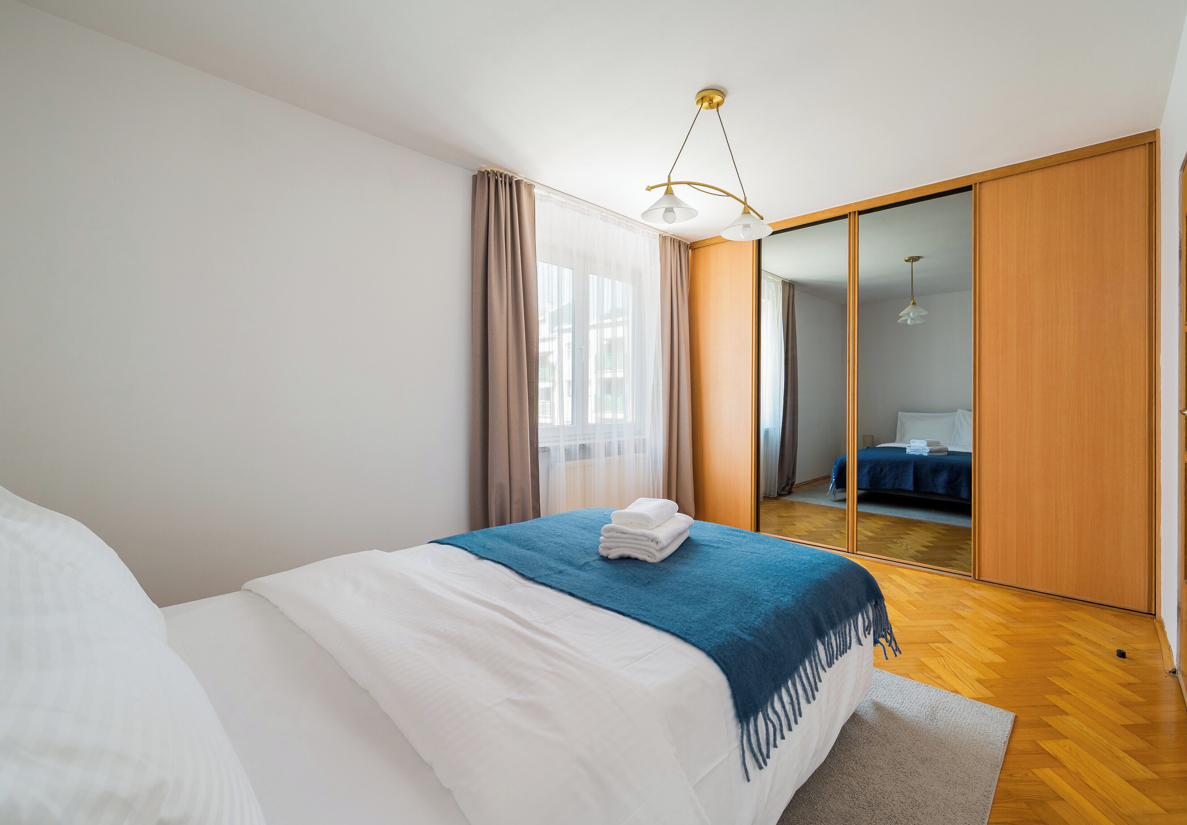 Iron/ironing board, WiFi, bed sheets