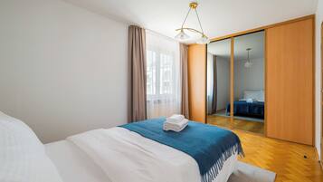 Iron/ironing board, WiFi, bed sheets