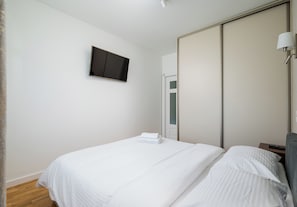 1 slaapkamer, een strijkplank/strijkijzer, wifi, beddengoed