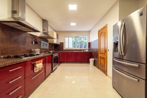 Exceptional Villa with Pool, Jacuzzi, and Sauna—2 Minutes from the Beach